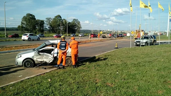 Acidente deixa uma pessoa morta e outra gravemente ferida na BR-070