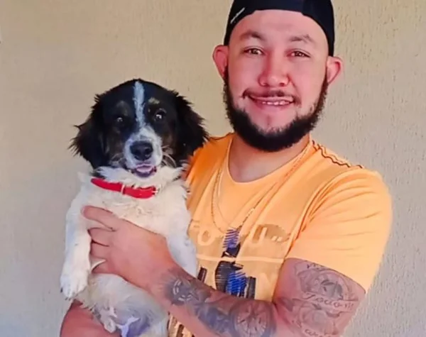 Vídeo: motoboy flagra cãozinho sendo abandonado e o resgata