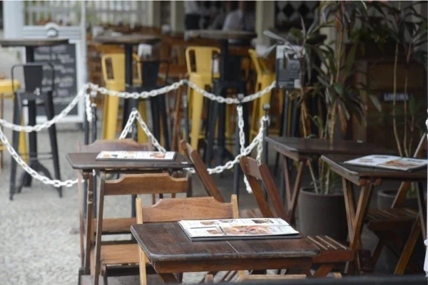 GO: bares e restaurantes criticam proposta do “passaporte da vacina”