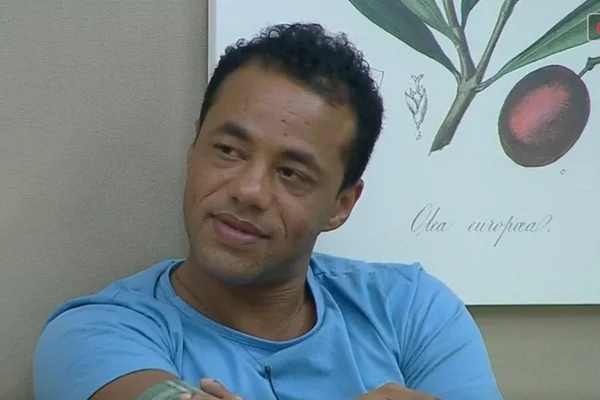 A Fazenda 11: polícia ouviu Phellipe Haagensen sobre beijo em Hariany