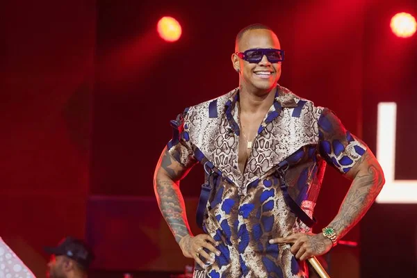 “A gente não se fala”, afirma Leo Santana sobre Lorena Improta