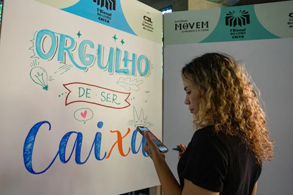 Fotos coloridas da bienal da Caixa - Metrópoles