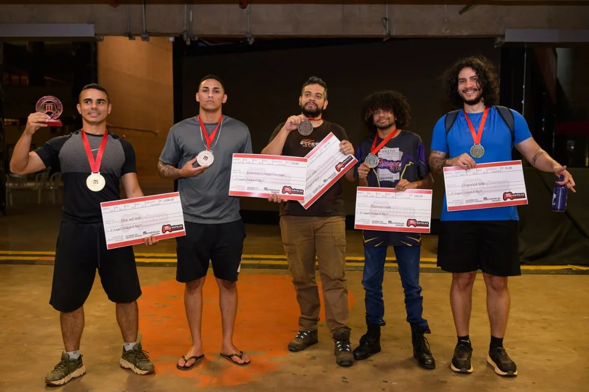 Os vencedores do torneio de Tekken 8 no Metrópoles Game Festival: Fábio Monteiro, campeão; João Lucas, 2º lugar; Mário Botelho, 3º lugar; Isaque Reis, 4º lugar; e André Igor, 5º lugar Os vencedores do torneio de Tekken 8 no Metrópoles Game Festival: Fábio Monteiro, campeão; João Lucas, 2º lugar; Mário Botelho, 3º lugar; Isaque Reis, 4º lugar; e André Igor, 5º lugar