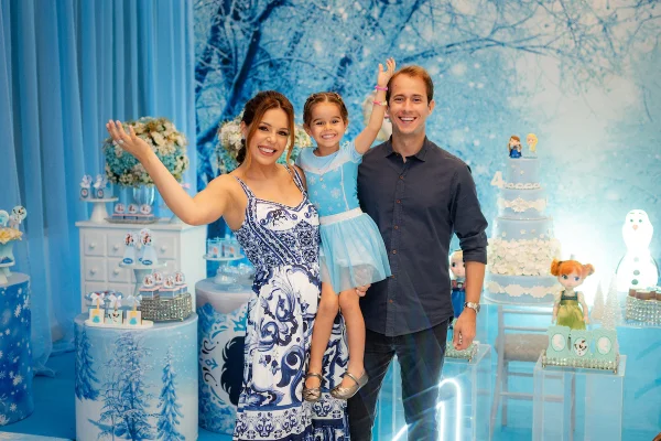 Olívia Jordão Gomide ganha festa de 4 anos inspirada no filme Frozen