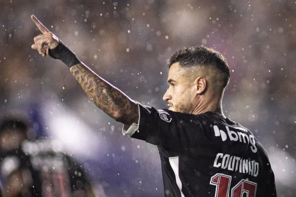 Com Brenner e Coutinho, Vasco vence Botafogo no Clássico da Amizade