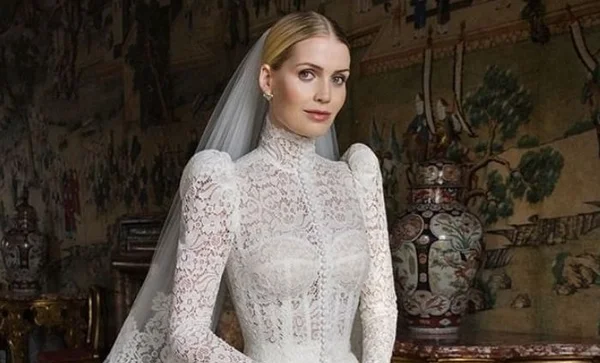 Kitty Spencer não usou tiara de Diana por motivo inusitado, diz site