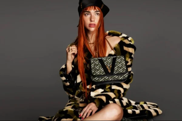 Dua Lipa de Versace