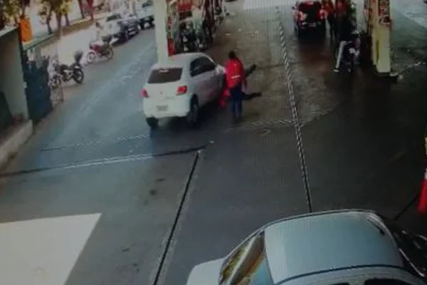 Vídeo: frentista é atropelado dentro de posto de combustíveis no DF