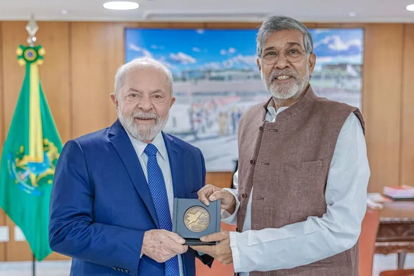 Ganhador do Nobel da Paz, indiano Kailash Satyarthi visita Lula
