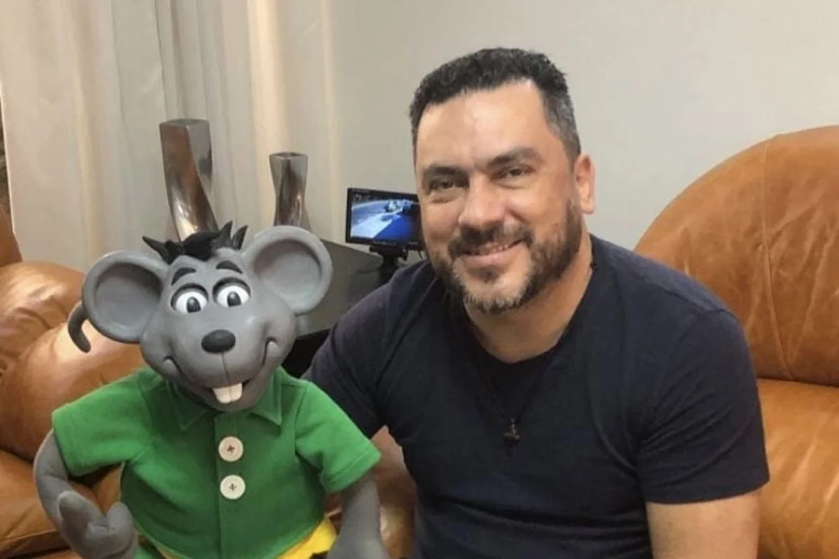 Prefeito de Cotia é investigado por assédio eleitoral e coação de servidores