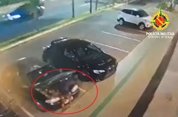 estacionamento com vários carros - Metrópoles