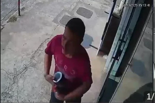 Ladrão cara de pau consegue furtar creatina sem entrar em loja no DF