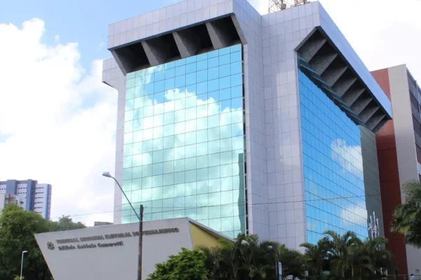 Foto colorida do Tribunal Regional Eleitoral de Pernambuco - Metrópoles