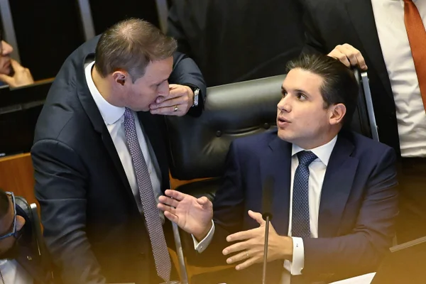 Os dois deputados do PL que votaram contra o PL Antifacção