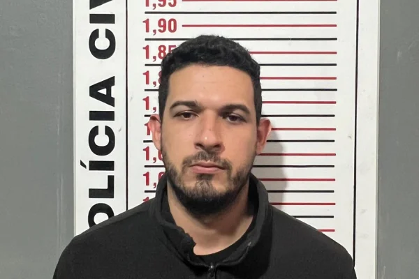 Vinícius Lisboa Silva Oliveira, apontado pela polícia como armeiro do PCC em Santos - Metrópoles