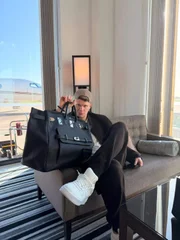 Haaland é visto frequentemente com bolsas grandes Haaland é visto frequentemente com bolsas grandes