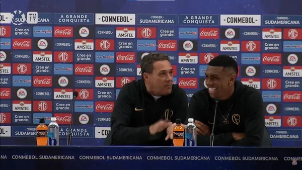 Técnico Vanderlei Luxemburgo e atacante Felipe em entrevista coletiva no Corinthians - Metrópoles