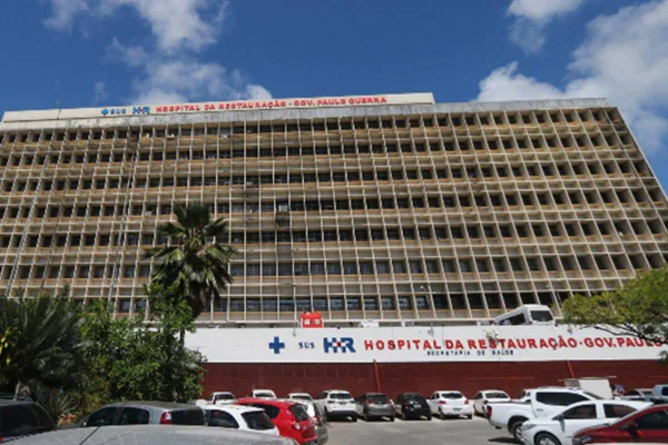 Imagem colorida do hospital da Restauração Pernambuco