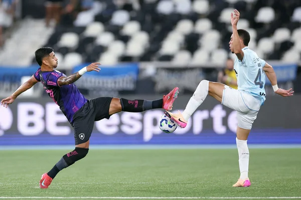 Dividida em Botafogo x Grêmio pelo Campeonato Brasileiro