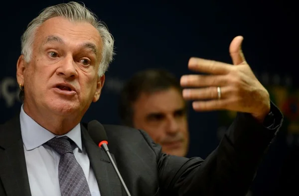 “Não podemos obrigar uma mãe a ter um filho com microcefalia”, diz ministro da Cultura