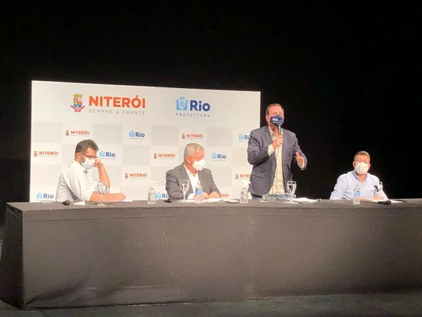 Anúncio de novas restrições por prefeitos do Rio e Niterói
