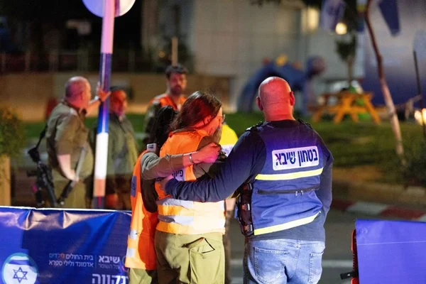 Israel recebe 3ª lista de reféns do Hamas, após sábado nervoso