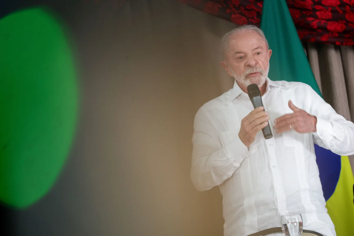 Lula durante a reunião de campanha após o 1º turno das eleições Lula durante a reunião de campanha após o 1º turno das eleições