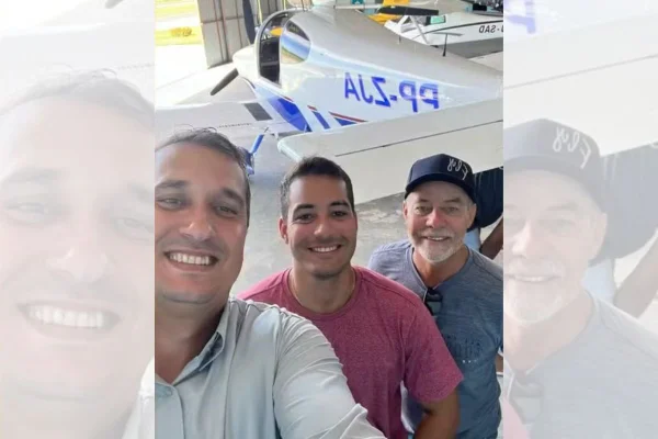 Foto colorida de mortos em acidente de avião na Bahia - Metrópoles