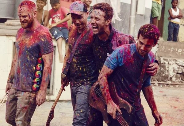 Coldplay volta alegre e colorido em sétimo álbum
