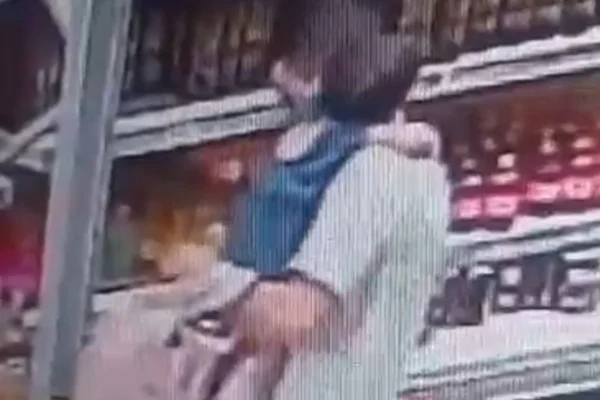 homem furta produtos e usa filha para disfarçar o crime