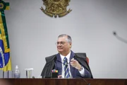 A Primeira Turma do Supremo Tribunal Federal (STF) retomou, na manhã desta terça-feira (21/10), o julgamento do núcleo 4, conhecido como o grupo de desinformação, no âmbito do processo referente à tentativa de golpe de Estado após as eleições de 2022. No total, são sete réus acusados pela Procuradoria-Geral da República (PGR) de propagar notícias falsas sobre as urnas eletrônicas.