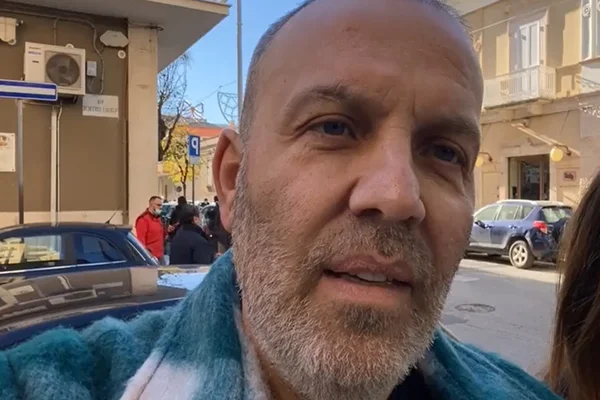 Pasquale Bacco, médico que era antivax e hoje luta pela vacinação contra a Covid-19