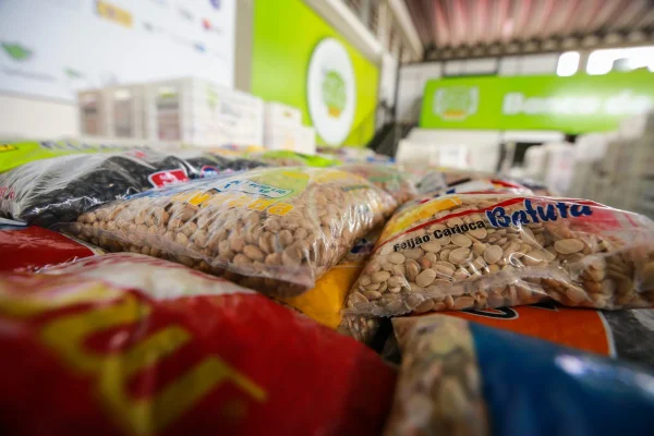 O projeto Mesa Brasil juntamente com o Metrópoles Sports arrecadou toneladas de alimentos no último jogo da Supercopa.