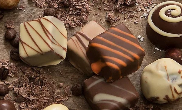 Chocolateria faz campanha para unir solteiros em busca de amor