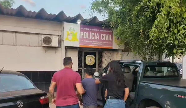 Homem sendo conduzido - Metrópoles