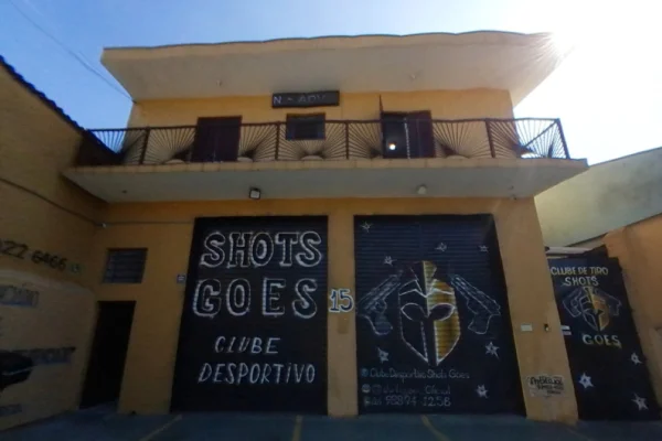 Imagem colorida de clube de tiros