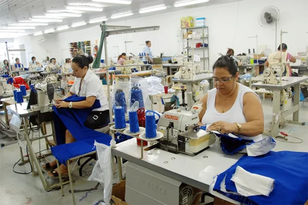 Mulheres ainda enfrentam desigualdade salarial, aponta IBGE