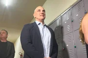Ministro pegou pequena fila para votar Ministro pegou pequena fila para votar