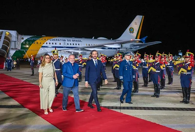 Lula e Janja desembarcam do 'AeroLula'