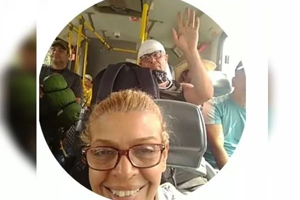 Vídeo. Bolsonarista filma extremistas dentro de ônibus após deixar QG