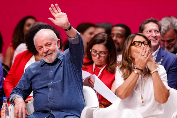 Imagem colorida de Lula e Janja em Brasília - Metrópoles