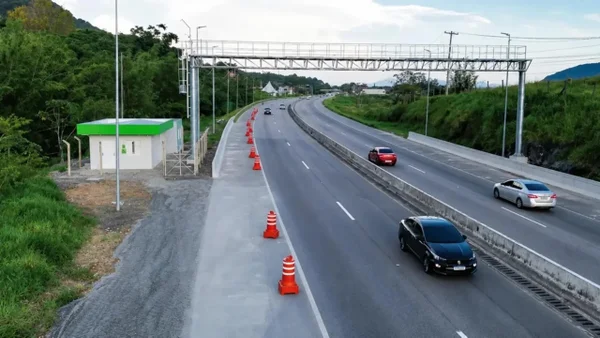 imagem colorida pedágio sem cancela