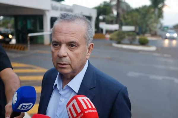 Rogério Marinho desiste de eleição no RN para tocar campanha de Flávio