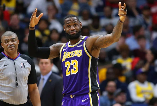 Com “triple-double”, LeBron comanda vitória dos Lakers na NBA