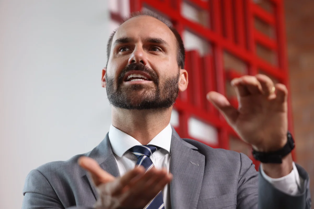 Eduardo diz que decisão de Moraes sobre prisão é "arbitrária e inoportuna"