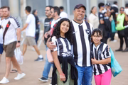 Leonardo de Souza, 47, servidor público, Maria Clara, 11, e Manoela, 9