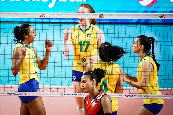 Seleção Feminina de vôlei vence República Dominicana