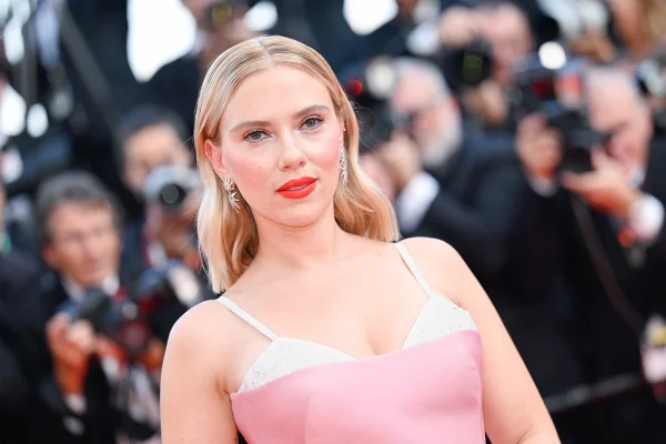 Scarlett Johansson comparece ao tapete vermelho da "Cidade dos Asteroides" durante o 76º festival anual de cinema de Cannes no Palais des Festivals em 23 de maio de 2023