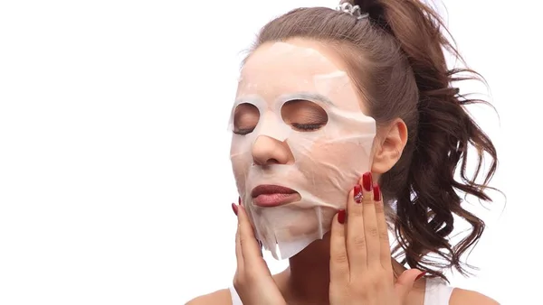 Sheet Masks: conheça a herança oriental das máscaras faciais
