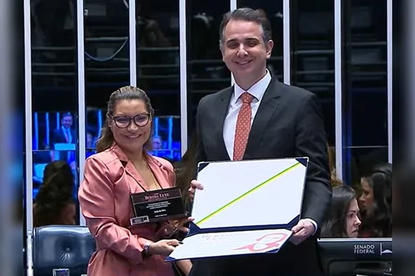 Dia da Mulher: Rosa Weber e Janja recebem homenagem do Senado
